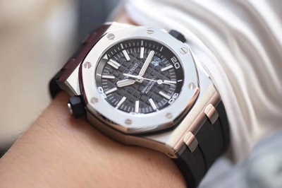 运动、潜水与奢华的交汇点 品鉴爱彼皇家橡树离岸型15703腕表