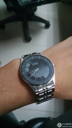 简约经典，科技随行 西铁城 AR3010-65E 超薄光动能腕表